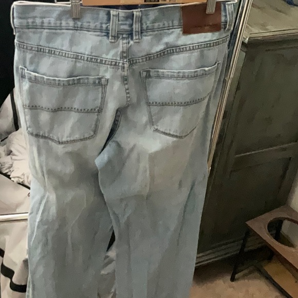 Tommy Bahama Classic Fit Light Wash 35x32” - Picture 2 of 8